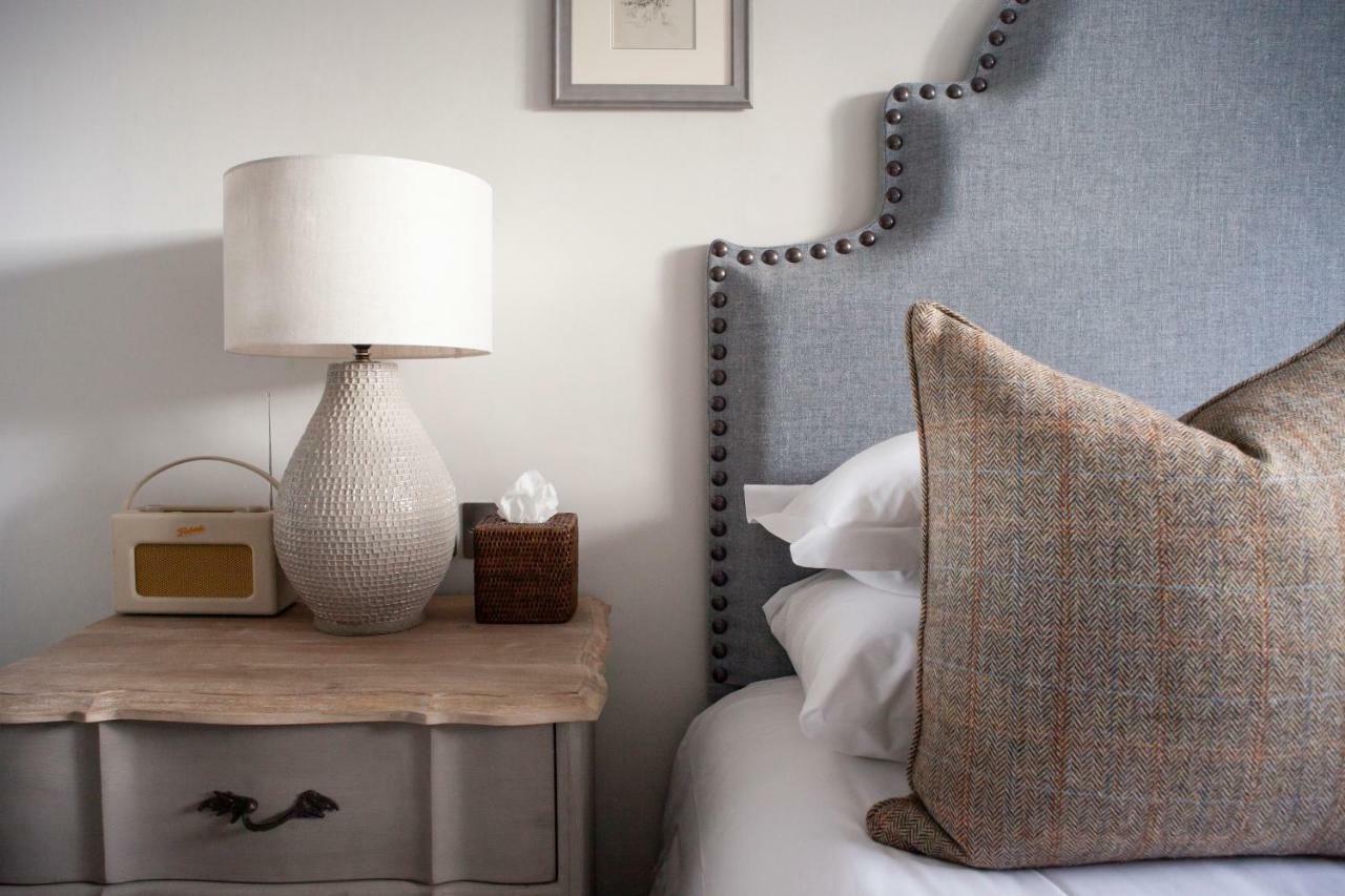 The Roseate Edinburgh - Small Luxury Hotels Of The World Екстериор снимка A bedside table
